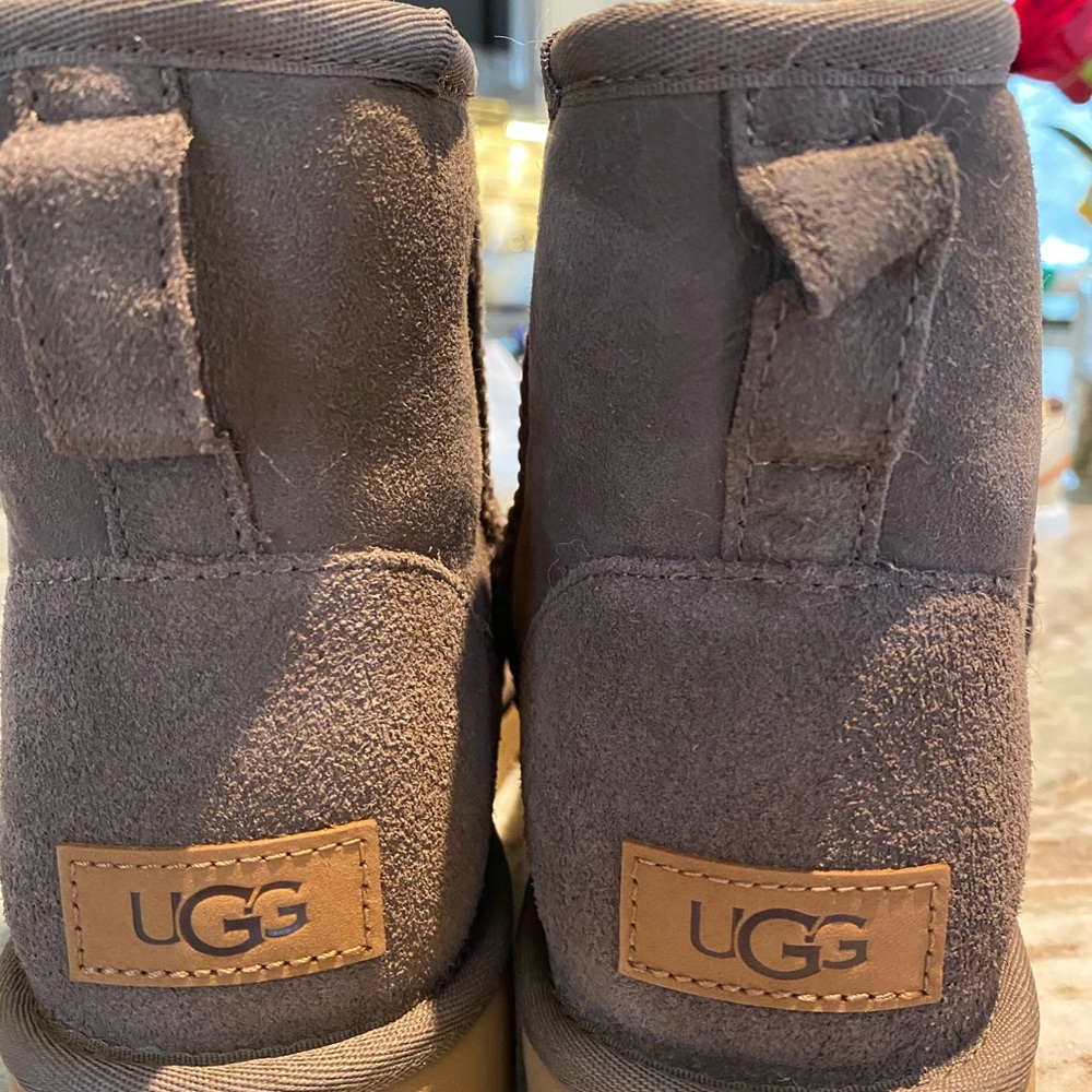 Uggs- bought the wrong size- out of return date - Picture 5 of 8